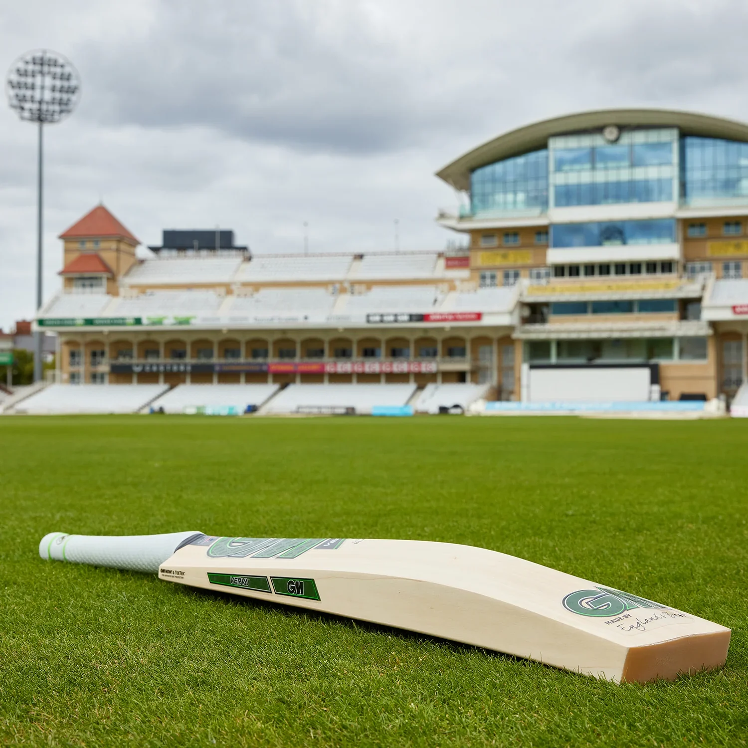 Gunn & Moore Verva DXM 404 L540 Blade TTNOW Cricket Bat - Senior - Image 4