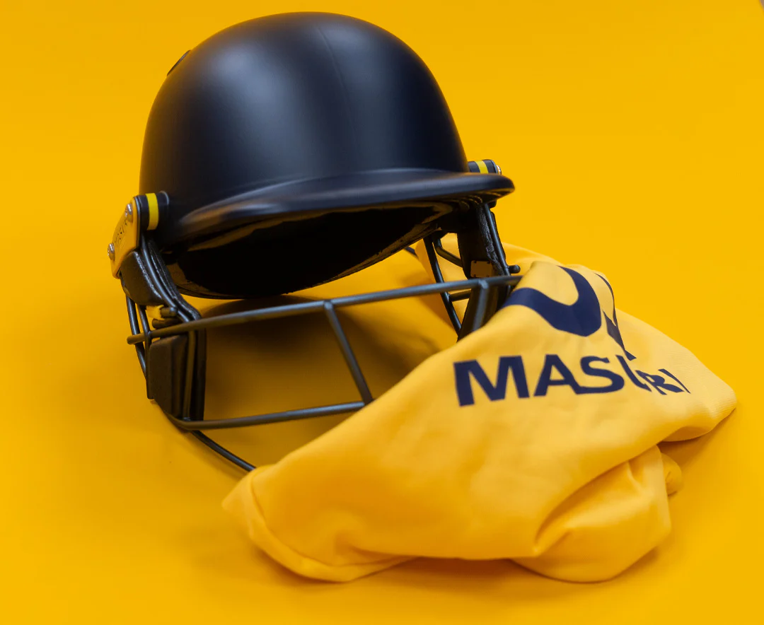 Masuri T Line Plus Steel Grille Cricket Helmet - Senior Navy - Image 6